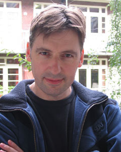 TWO EYES STARING, director ELBERT VAN STRIEN 