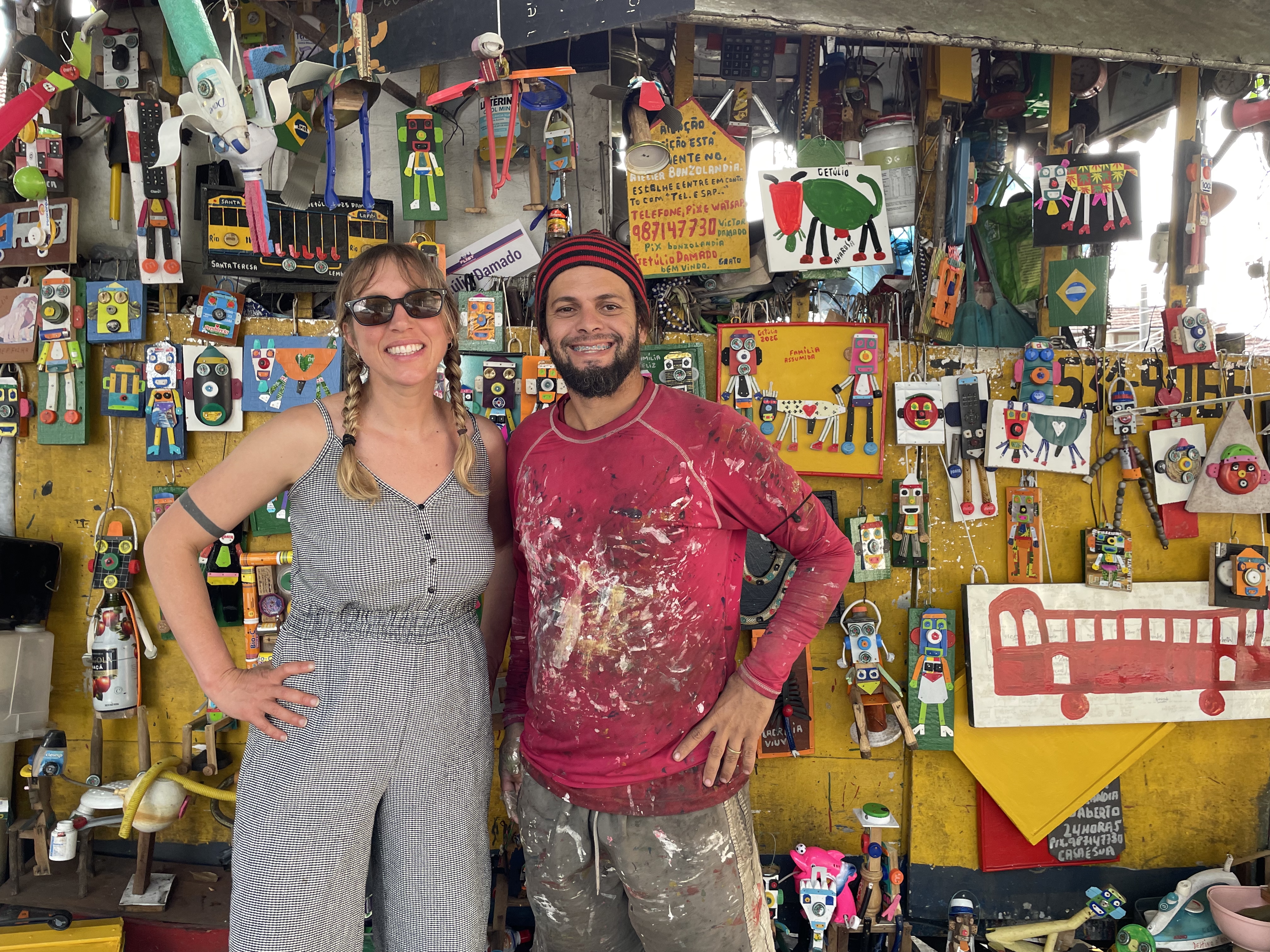 Zoe Gordon with Waste material Artist in Santa Teresa Photo by Norbert Suchanek